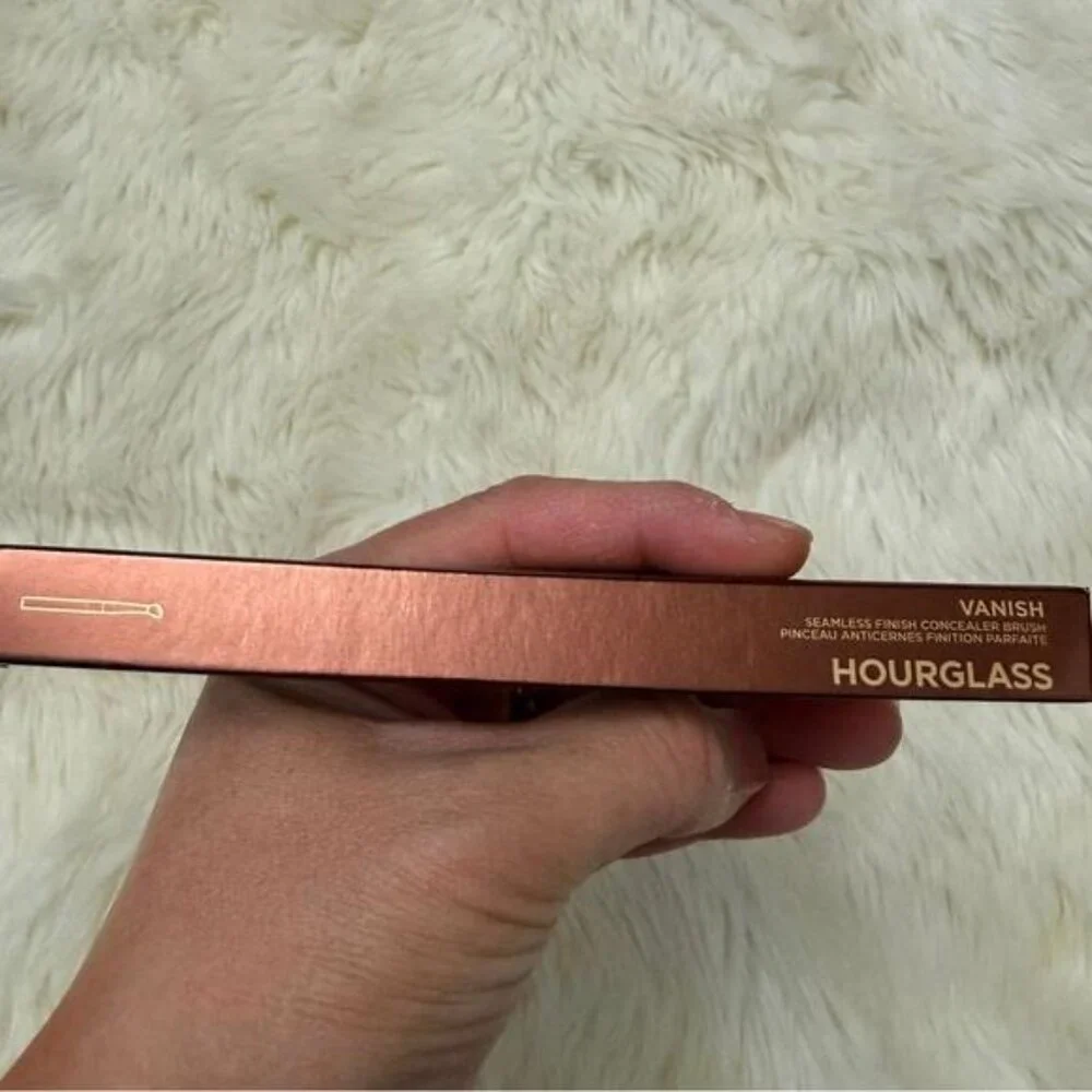 Hourglass Vanish Seamless Finish Concealer Brush - NWT, Box Sealed